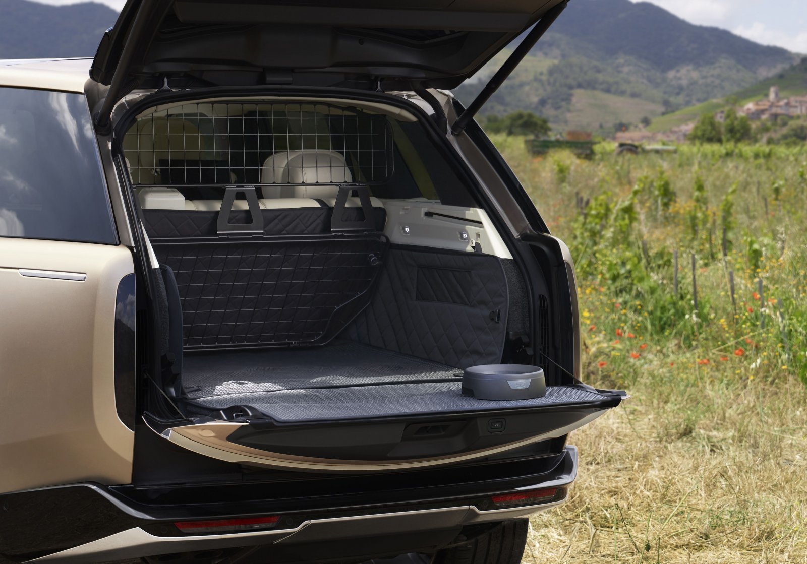 NEW RANGE ROVER_interior_10.jpg