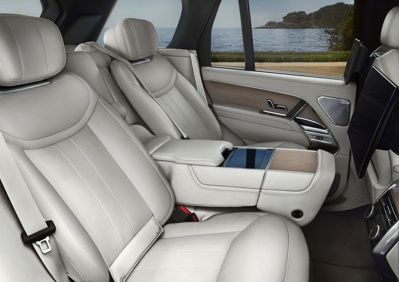 NEW RANGE ROVER_interior_3.jpg