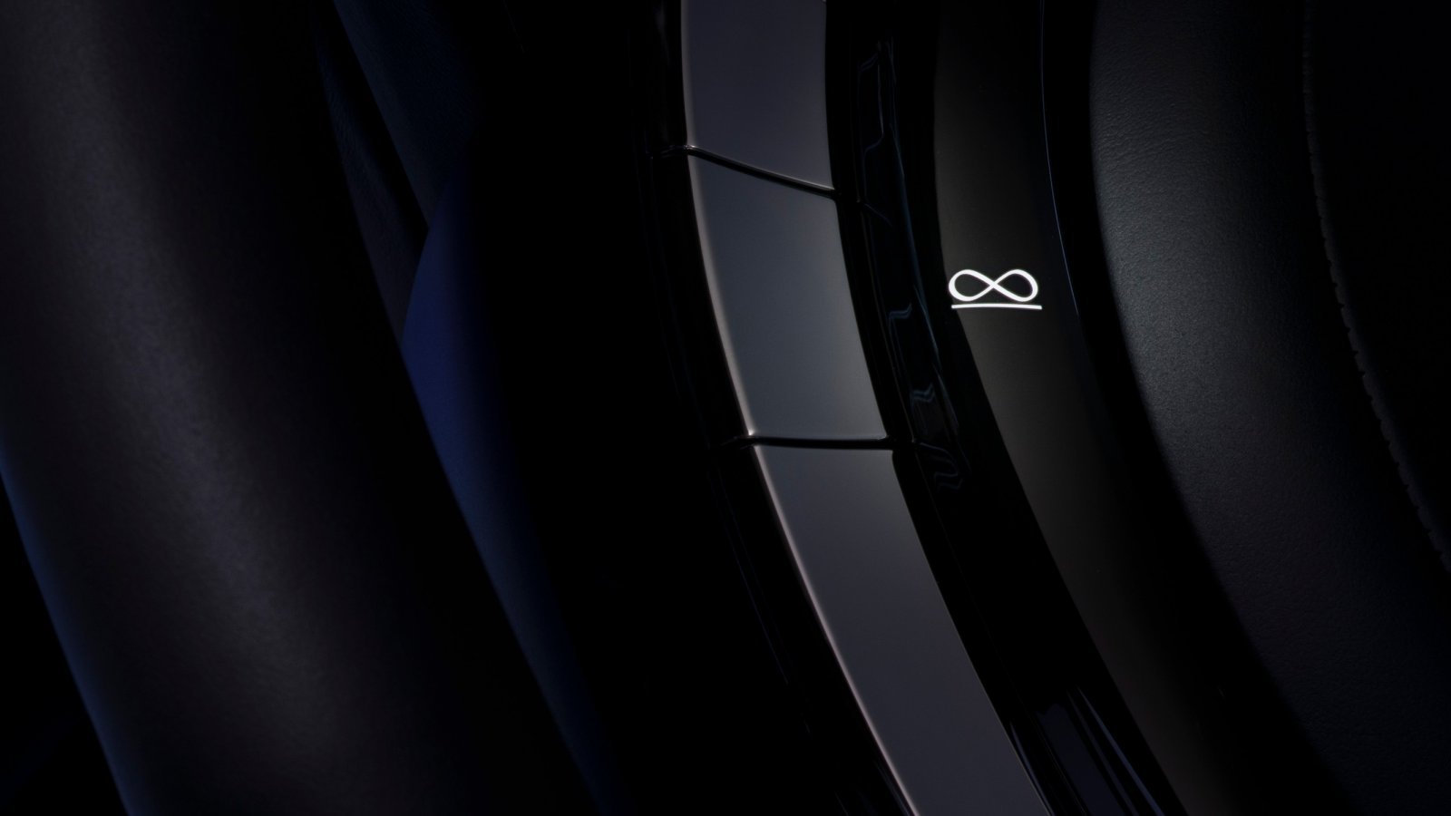 P90587841_lowRes_rolls-royce-black-ba.jpg