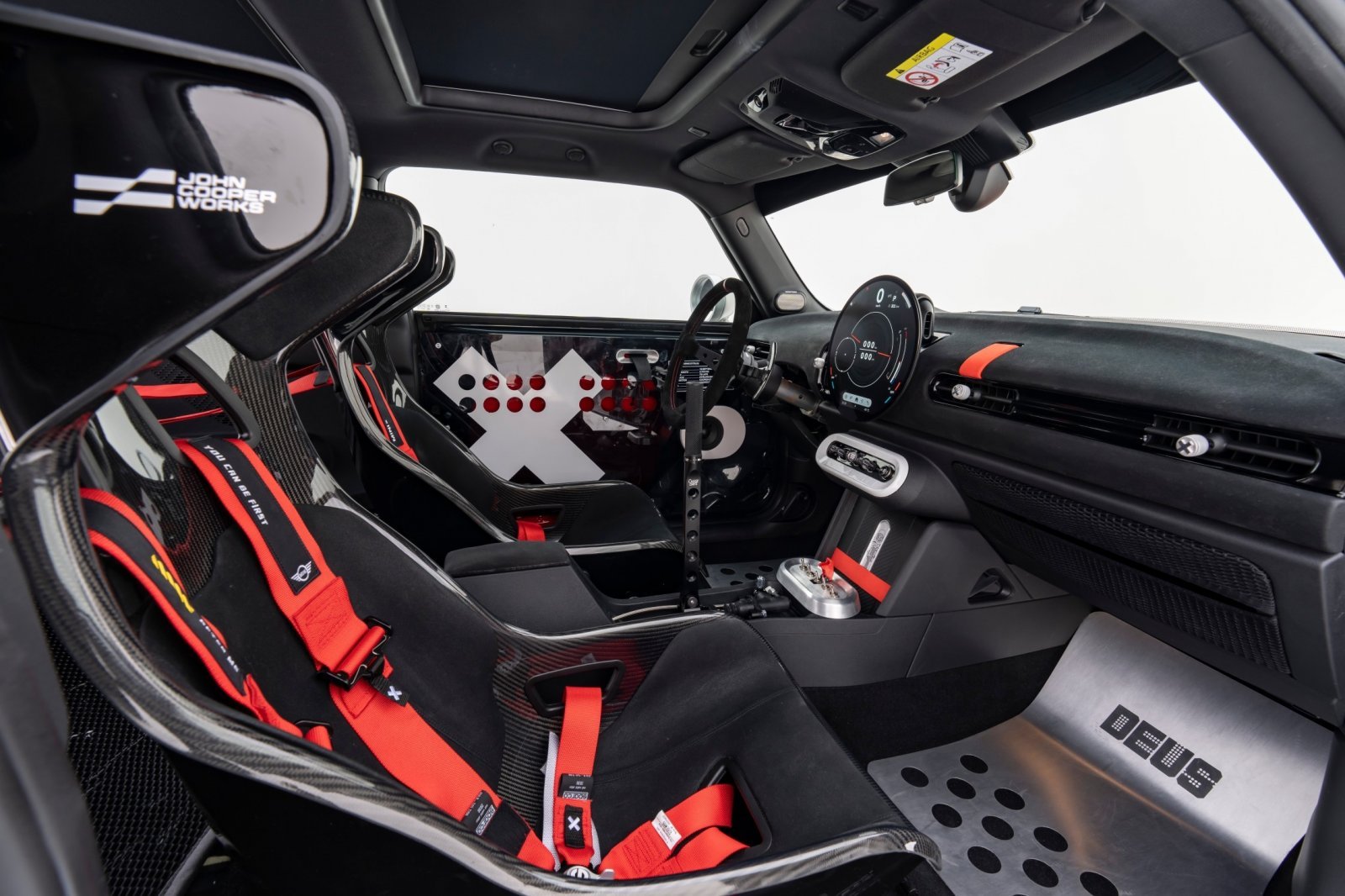 P90613916_lowRes_mini-john-cooper-wor.jpg