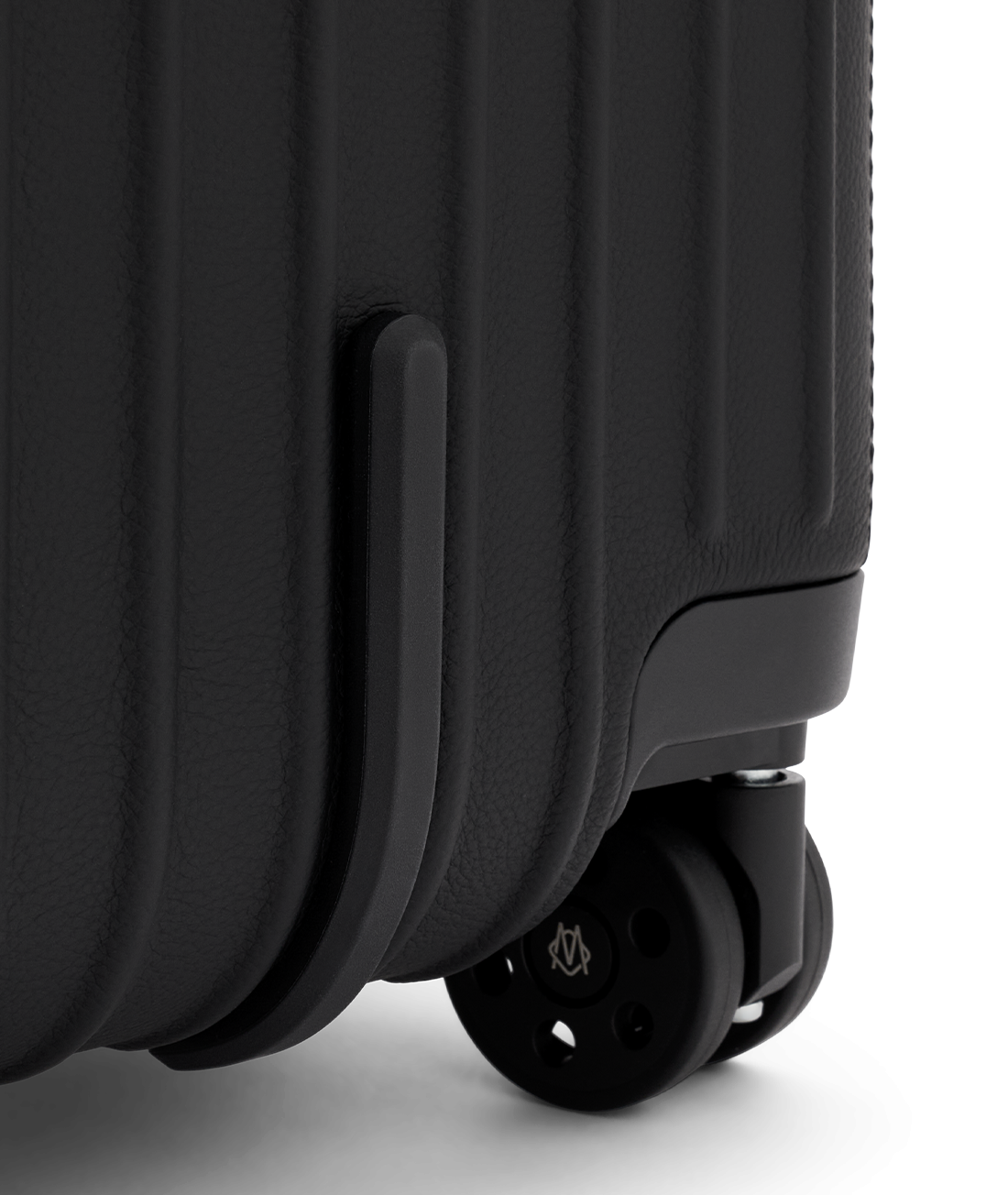 RIMOWA_Distinct_Cabin_Black_Thumbnail_Wheel_02.png