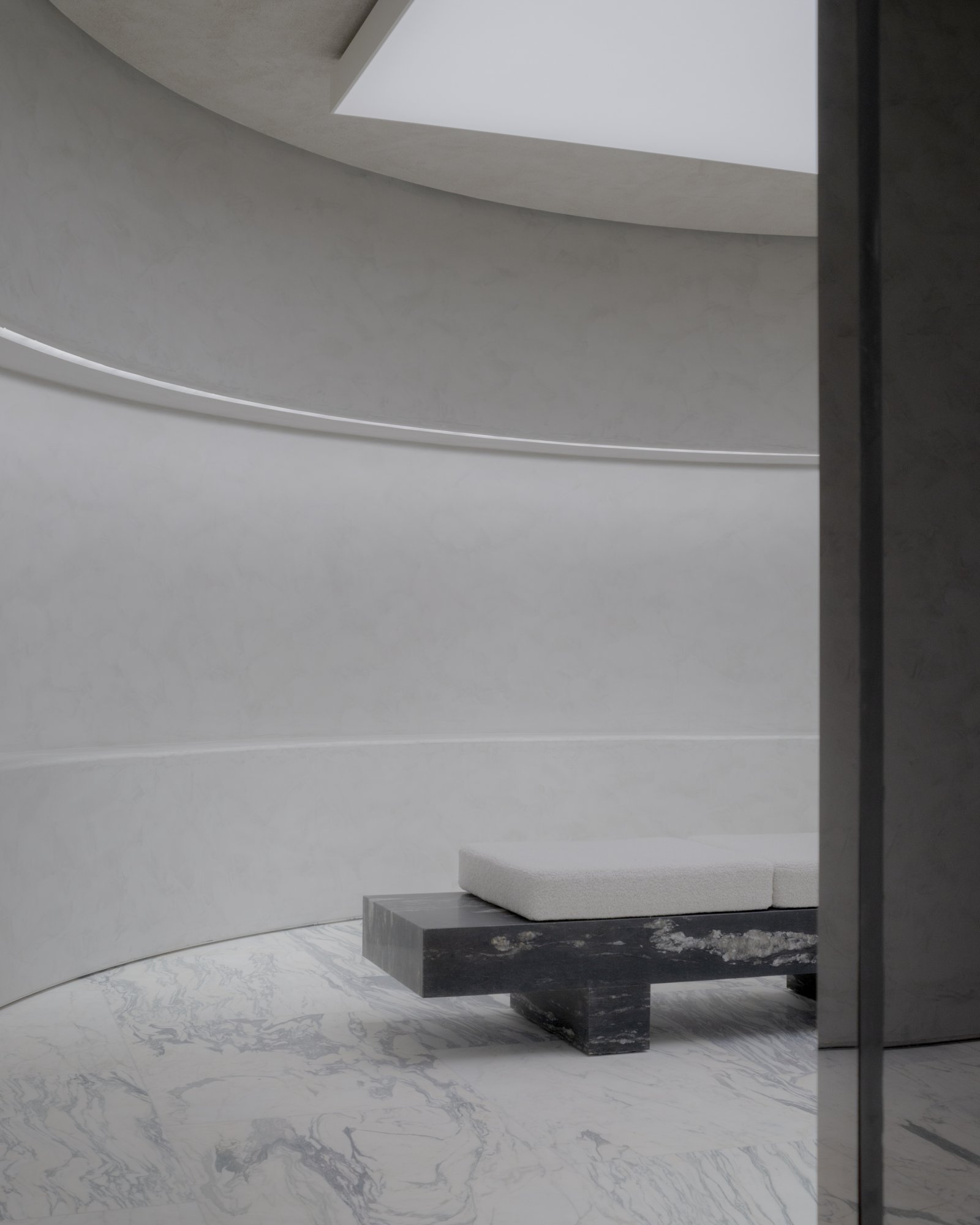 SAINT LAURENT_CHAMPS_ELYSEES_STORE_05_HR.jpg