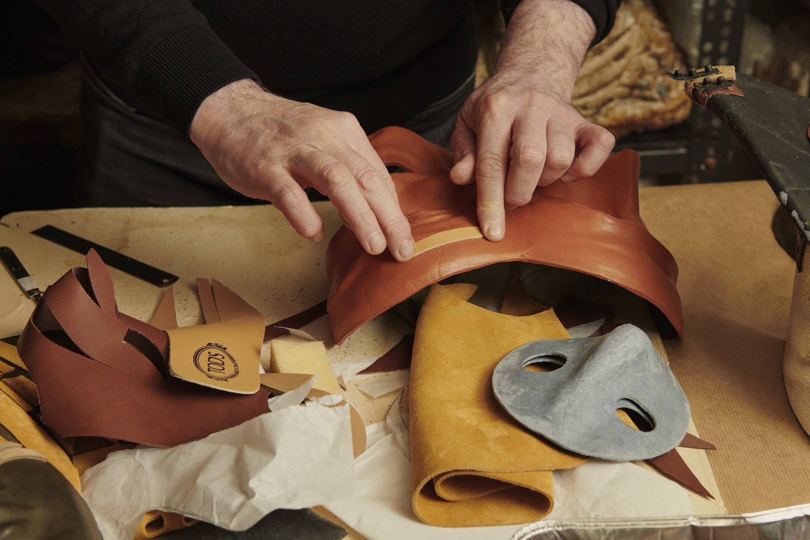 TOD'S_THE_ART_OF_CRAFTSMANSHIP_-_A_PROJECT_BY_VENETIAN_MASTERS_IMAGE_SERGIO_BOLDRIN_FF_(1).jpg