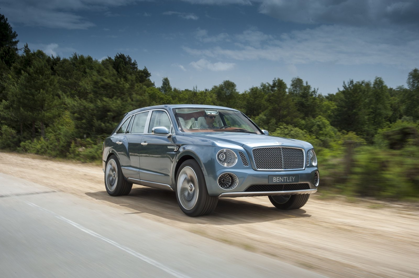 The_Bentley_EXP_9_F_concept.jpg