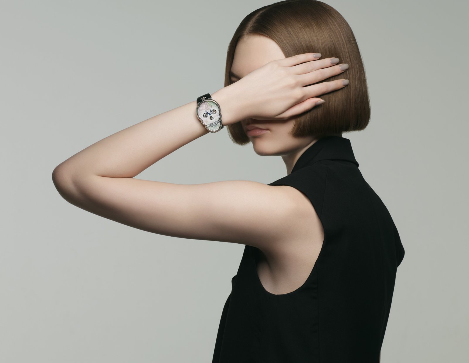 Timepieces_PETIT SKULL_2021_Watch_WAC_0110_SS_MOP_Goat_model(1).jpg