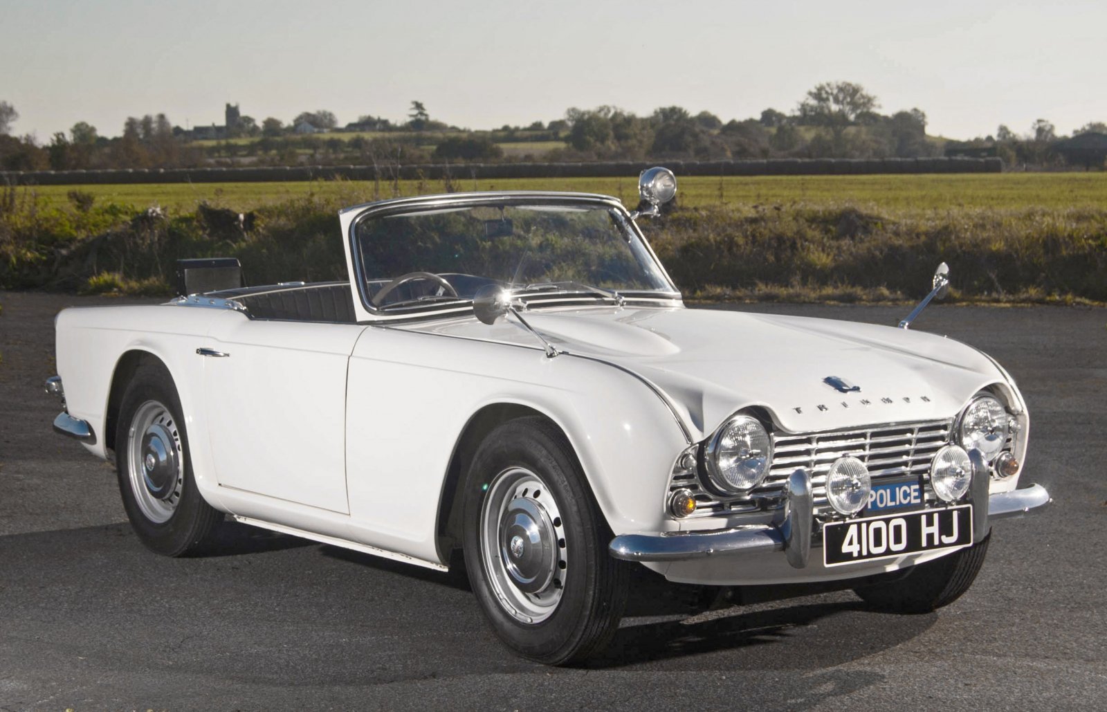 Triumph_TR4_ex_police_car_.jpg