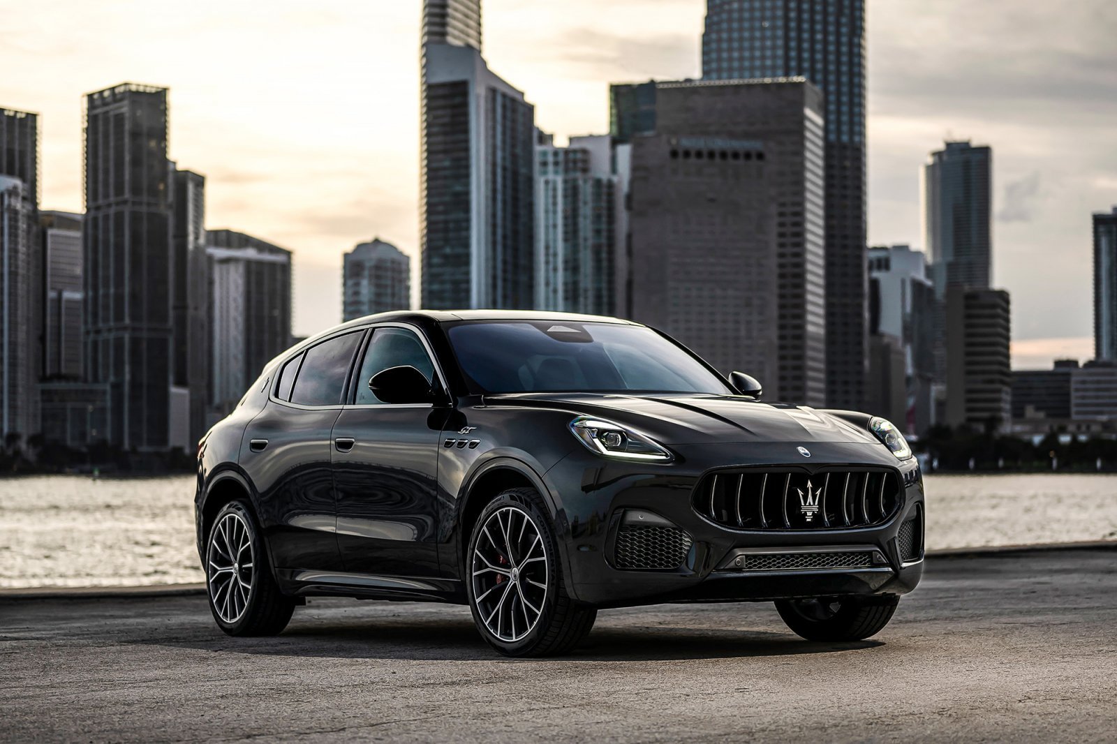 US Production236920M_1.jpg