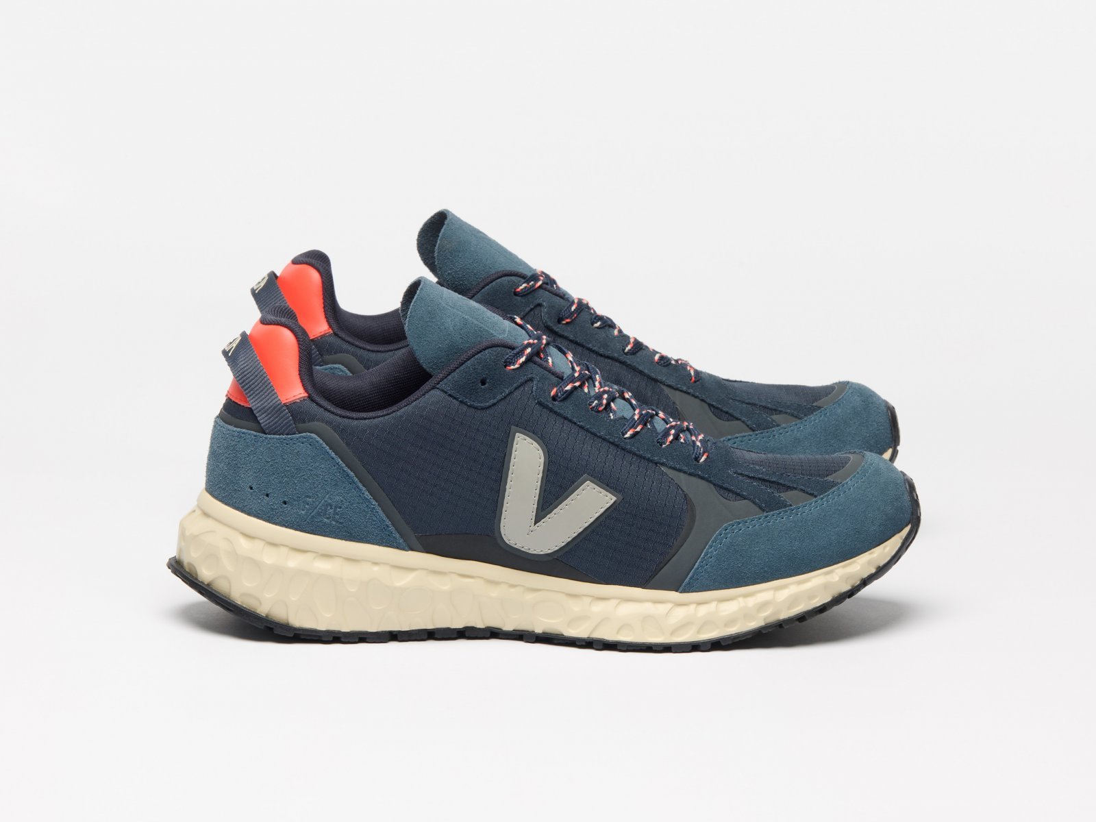 VEJA_FC1921105_lateral-3.jpg