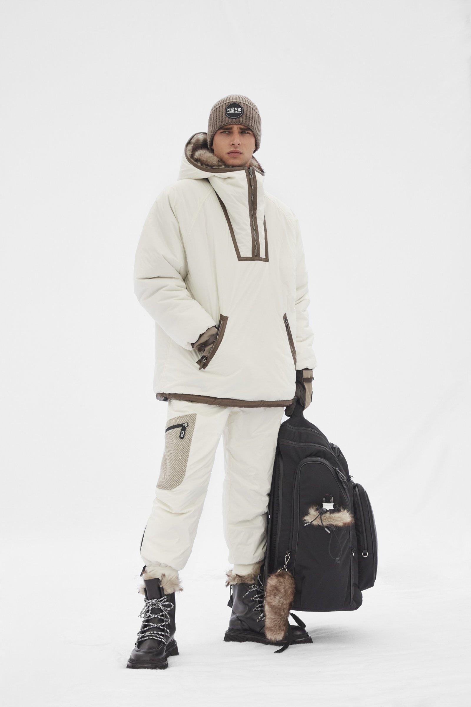 GANEVE_FW21 ビーニー73,700円 リバーシブルアウター1,540,000円 パンツ286,000円.jpg