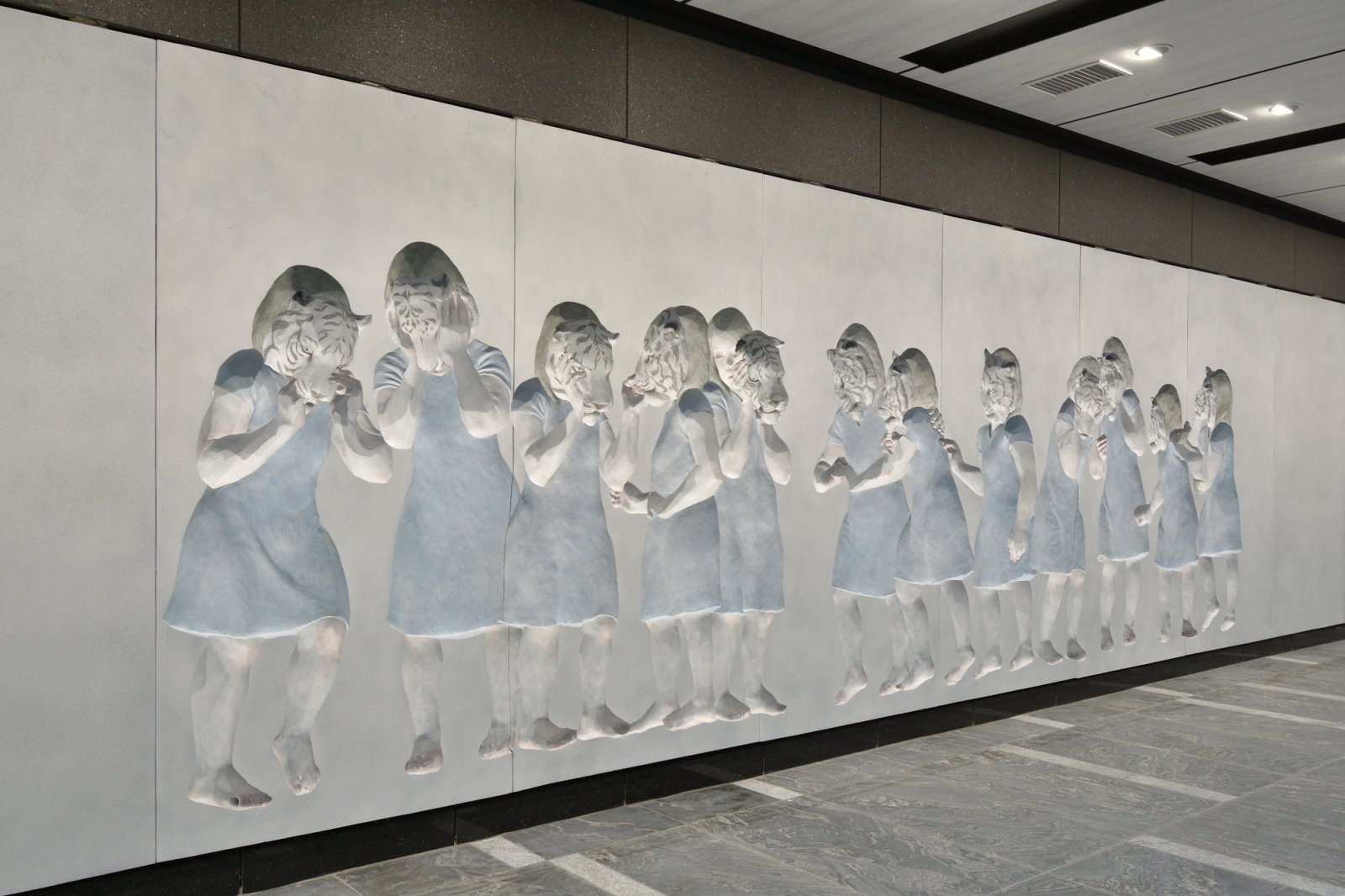 《白い虎が見ている》2020　銀座線虎ノ門駅　＠Michiko Nakatani.JPG
