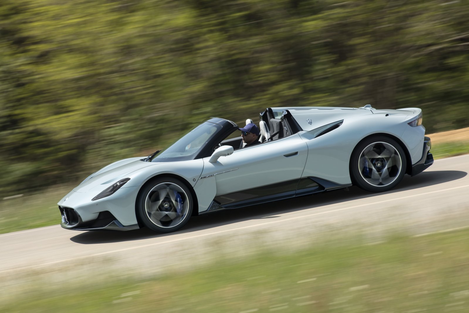 Maserati_MC20_Cielo_dynamic (6)のコピー.jpg
