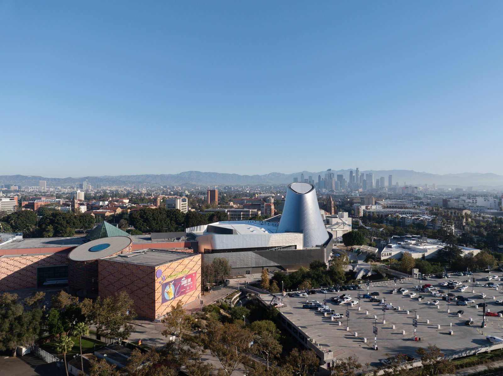 最後　3. Photography by Mike Kelley.jpg