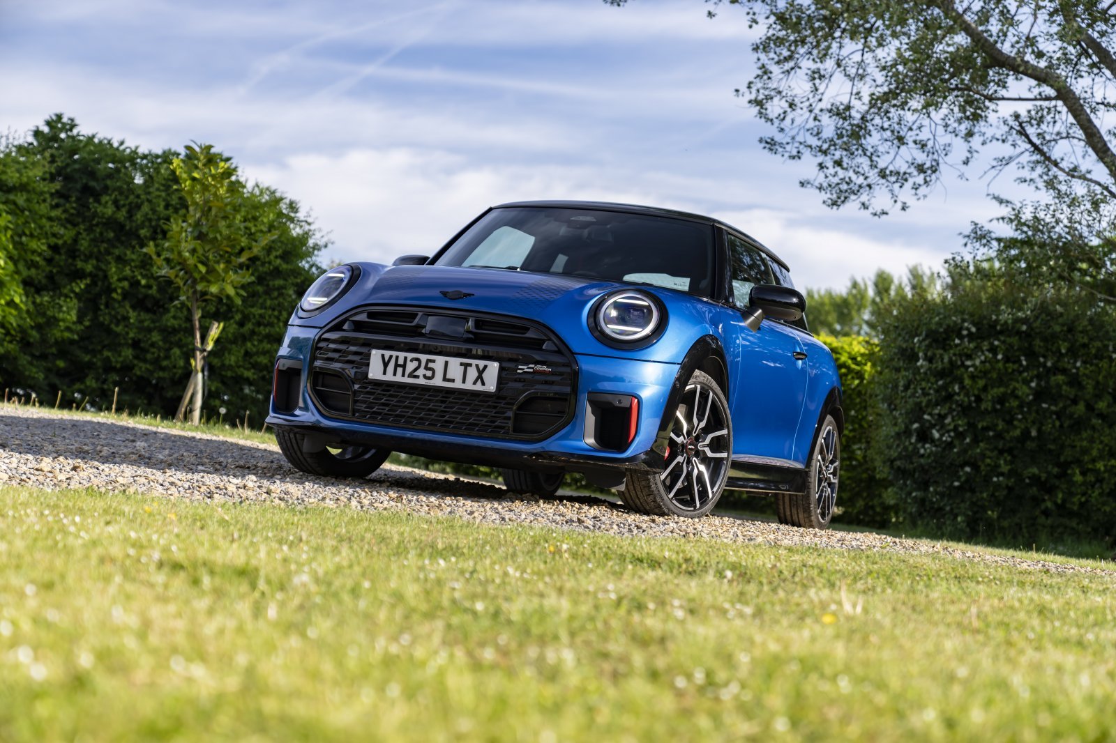 BF_MINI_JCW_Icy_Sunshine_Blue_052025_00032のコピー.jpg