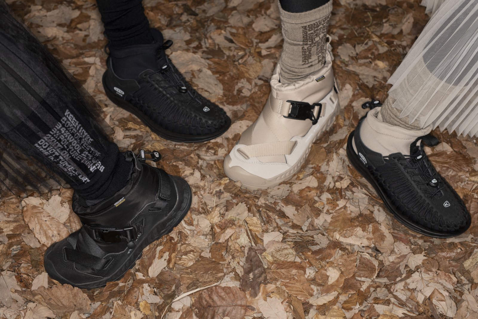 1_MODELS LEGS_KEY VISUAL_3x2横位置.jpg