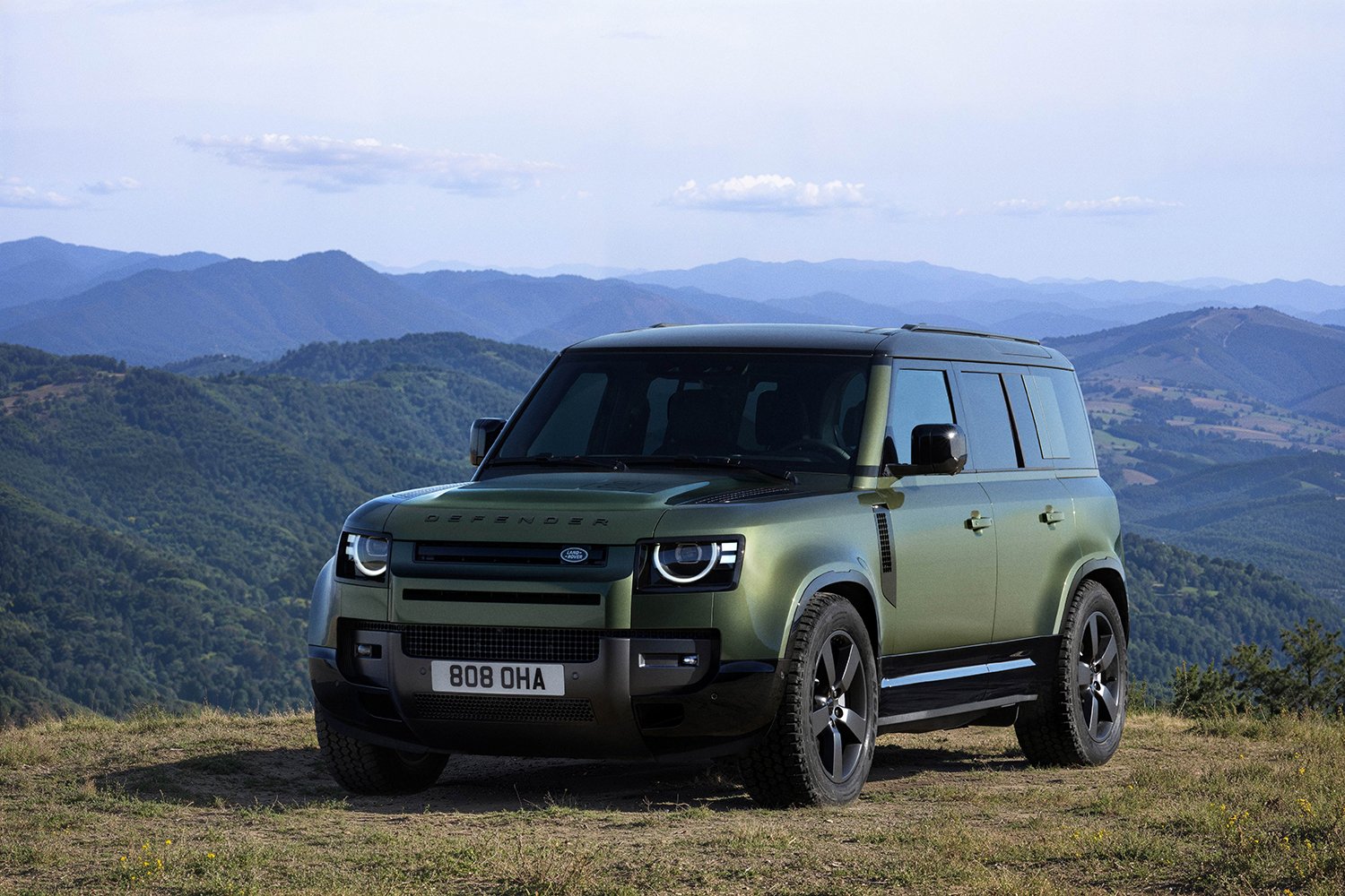 001_DEFENDER_75 _EDITION_WOOLSTONE_GREEN.jpg