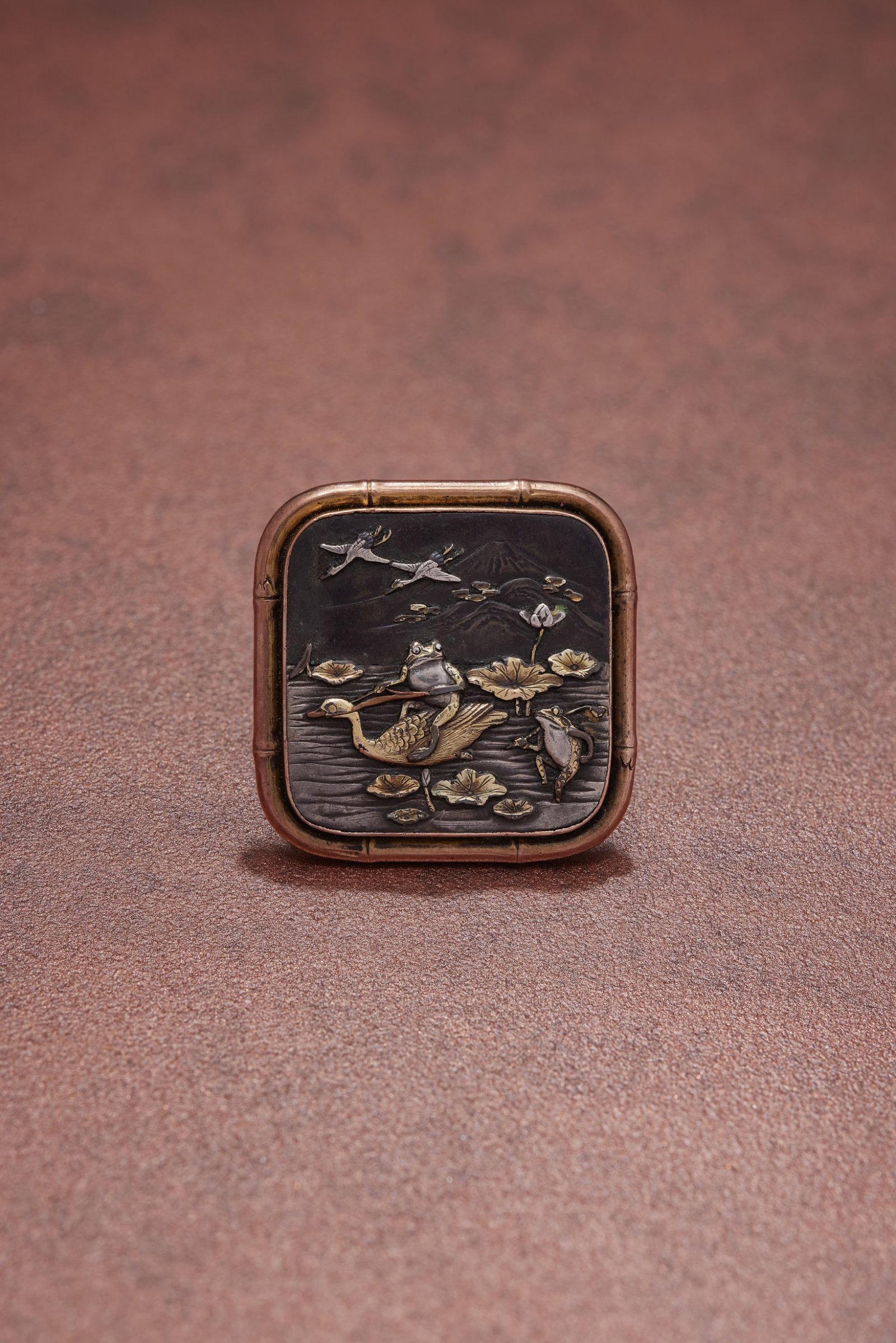 4 - Brooch with frogs in a water lily pond, Japan, late 1800s, gold and silver-gilt shakudo. Private Collection. Photo - L'ECOLE, School of Jewelry Arts ( (4).jpg