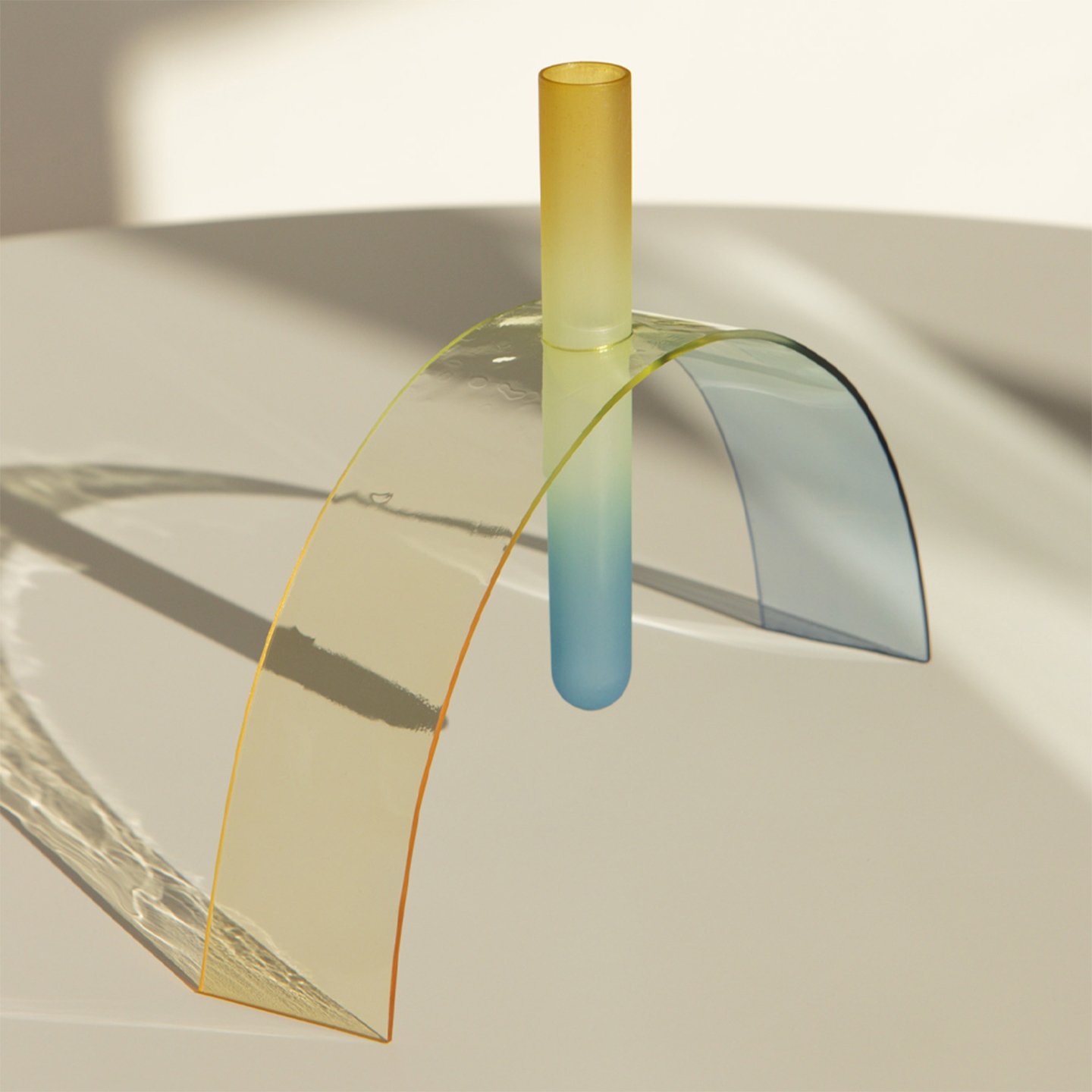 Bending Acrylic Vase イエロー x ブルー.jpg