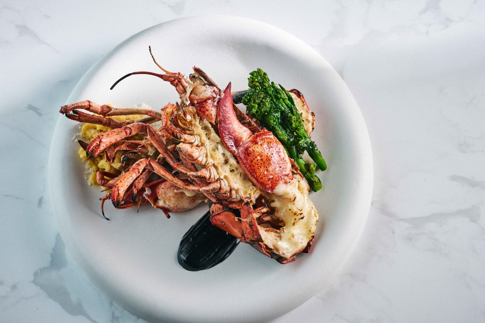 Fairmont-Tokyo---DRIFTWOOD-BAR-&-GRILL---Fairmont-Sunday-Brunch-–-Robster.jpg