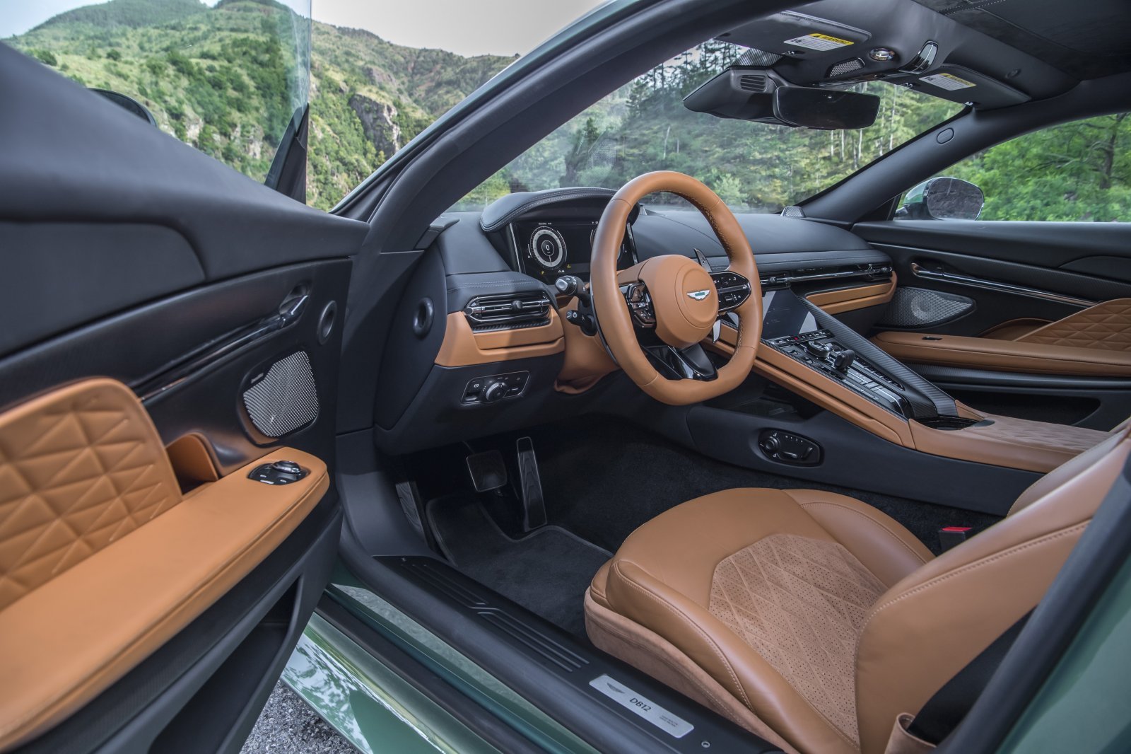 AM_Aston_Martin_DB12_Green_©AndyMorgan0131.JPG