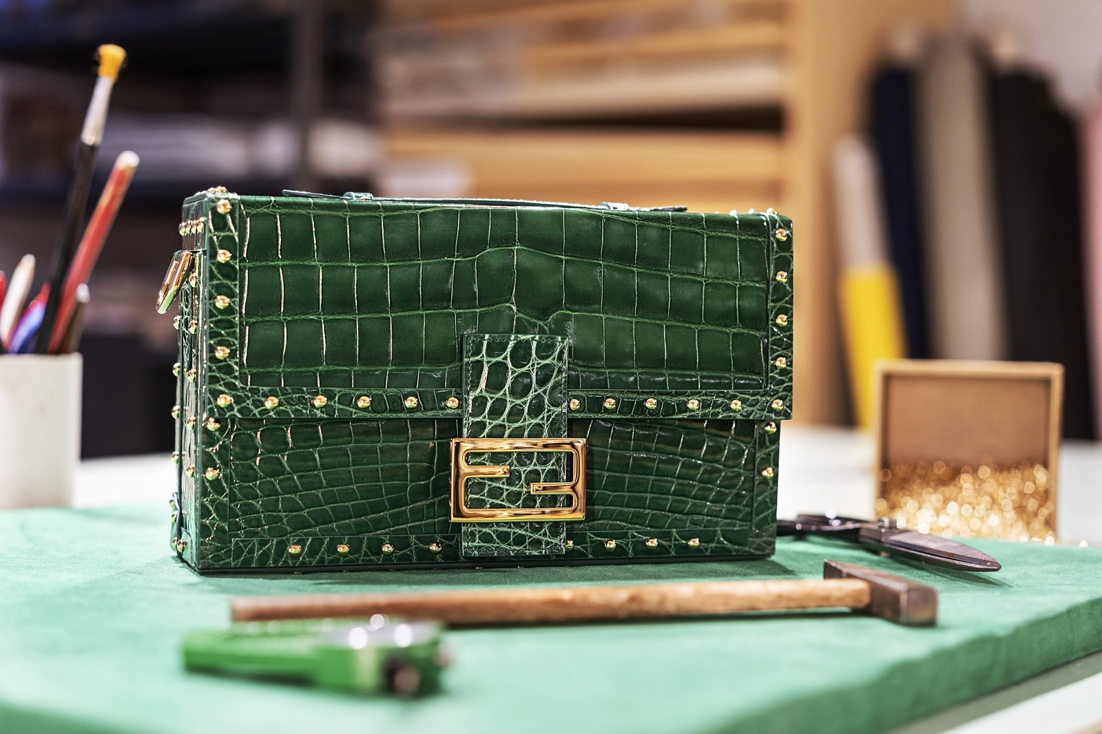 12_FENDI Baguette hand in hand_Lombardia.jpg