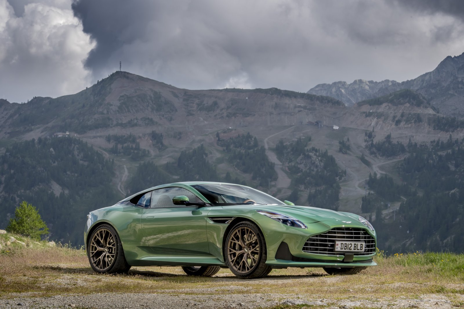 AM_Aston_Martin_DB12_Green_©AndyMorgan0092.JPG