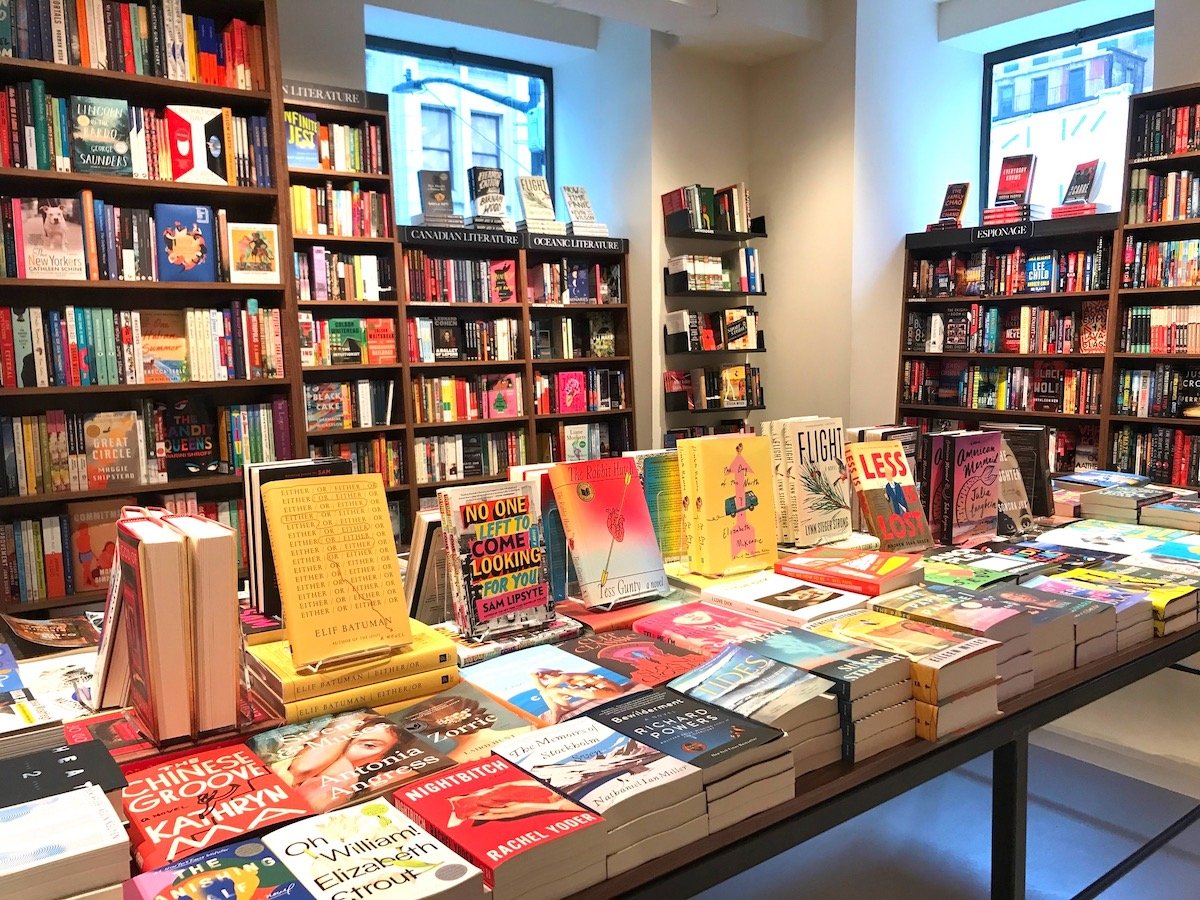 大手書店ではあまり扱われないアート系やカルチャー系の本、文房具などが充実している新店、McNally Jackson Books。（c) Kasumi Abe copy.JPG