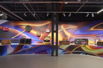 1-EXHIBITION LV DREAM, PHOTOS BY ADIERN DIRAND, COURTESY OF LOUIS VUITTON (7)　済.jpg