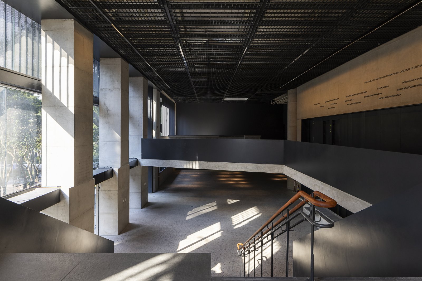 WUD2_螳溽判蜒・3_Edifiフ…io Pietro Maria Bardi_Entrada_foto_ Leonardo Finotti.jpg