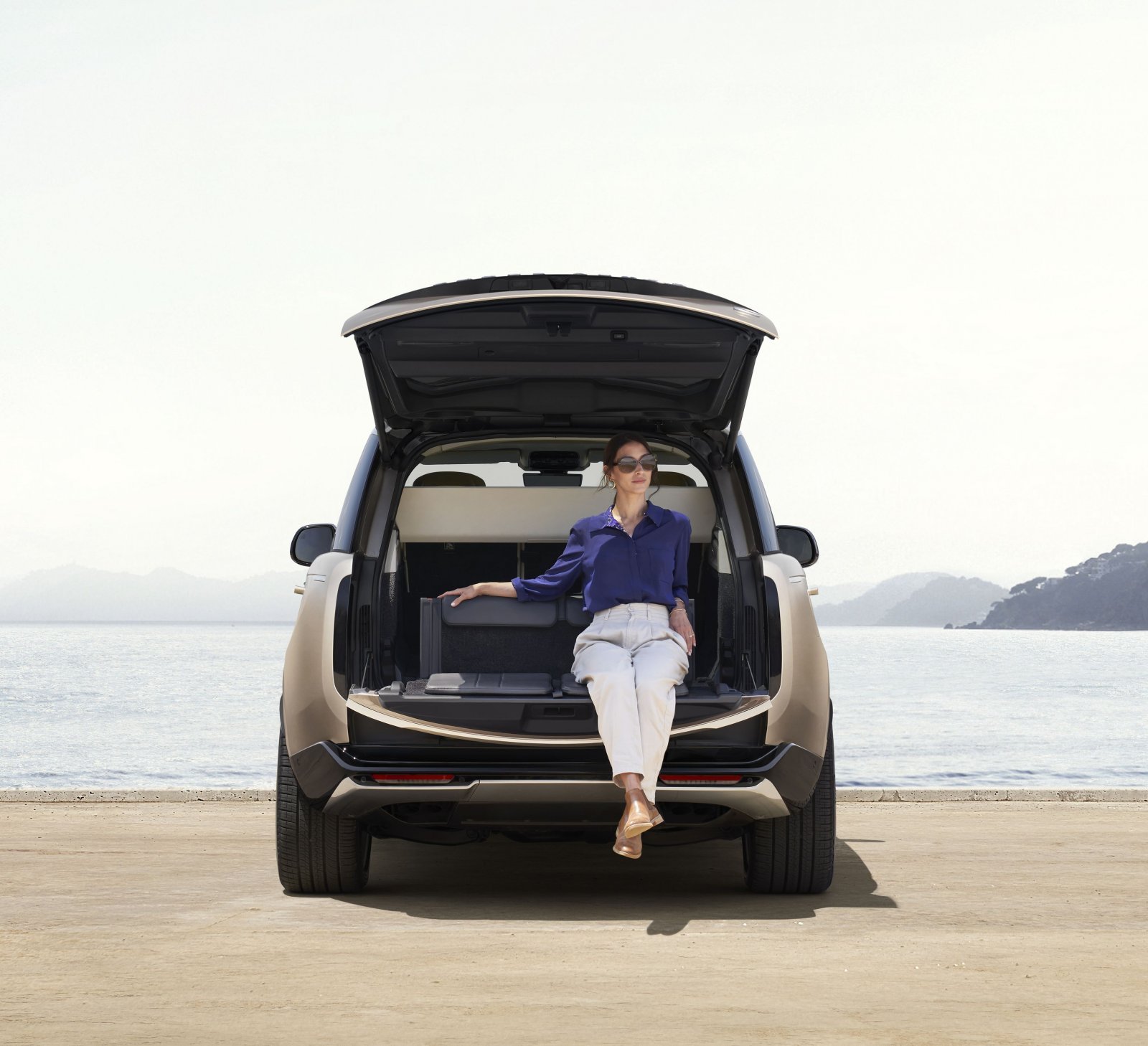 NEW RANGE ROVER_interior_11.jpg