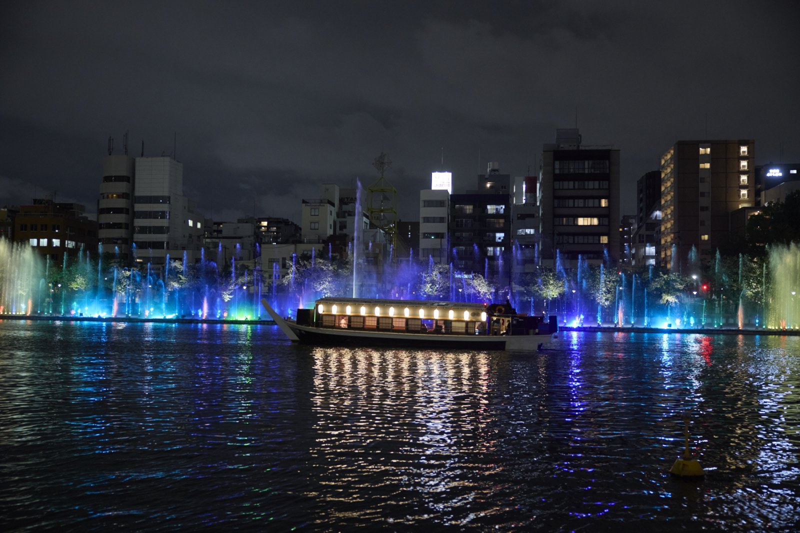大阪_屋形船_噴水ショー_寄り.jpg