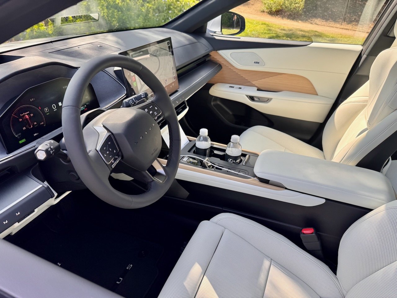 レクサス新型ES 運転席
