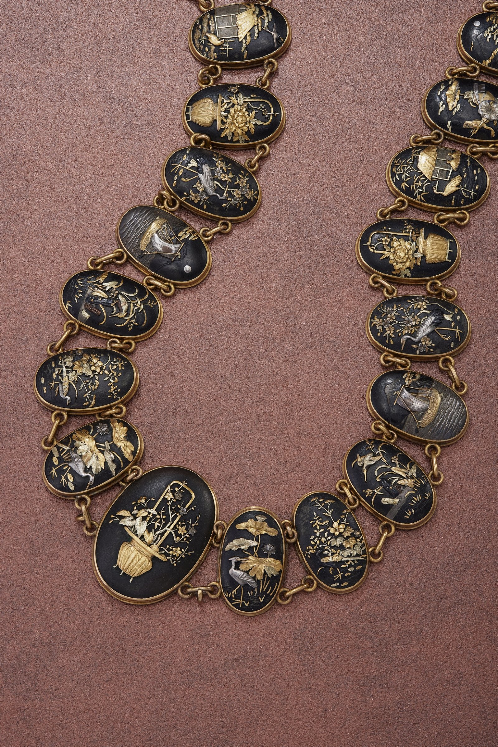 11 - Necklace, Japan, 1800s, gold and silver-gilt shakudo. Private Collection. Photo - L'ECOLE, School of Jewelry Arts - B. Chelly (2).jpg