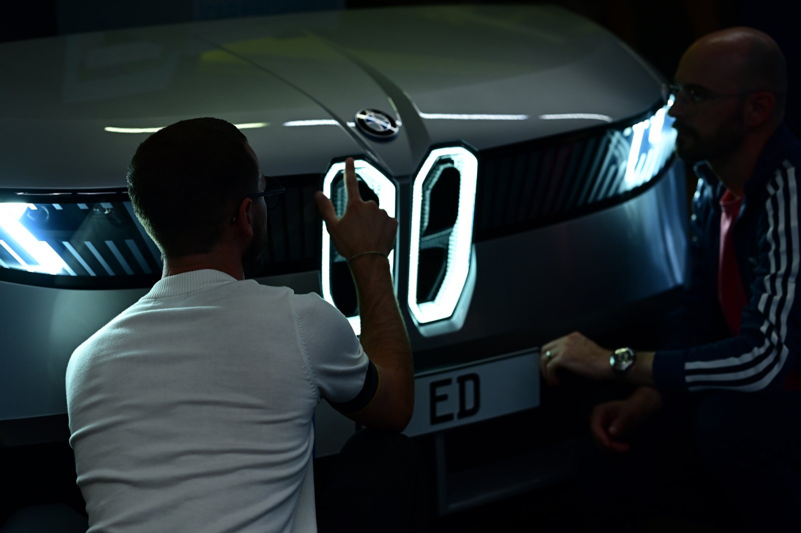 BMW新型SUV「iX3」キドニーグリル