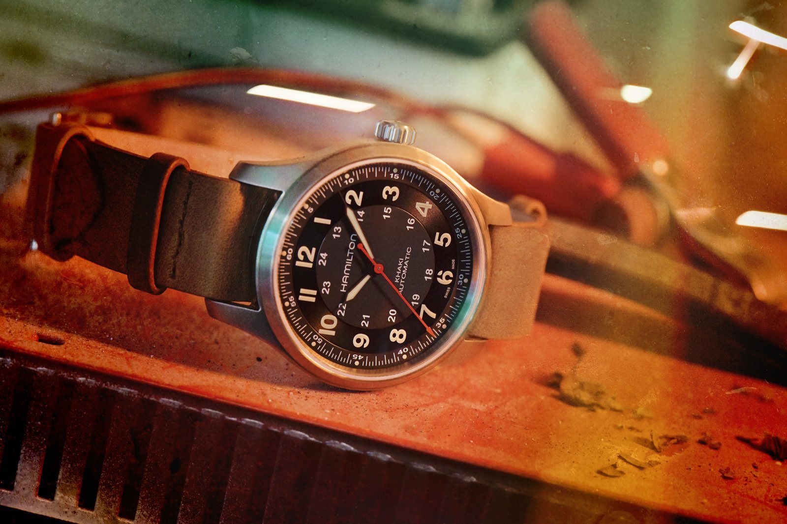 Khaki Field Titanium Automatic Far Cryゥ 6_H70645533_Lifestyle 2.jpg