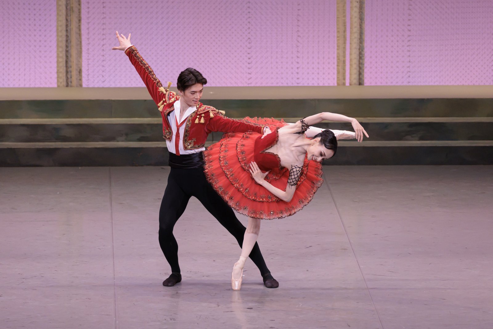 ㈭【ドンキ】_22-0821_Don Quixote's dream_Akira-Ryunosuke_photo_Koujiro Yoshikawa(005).jpg