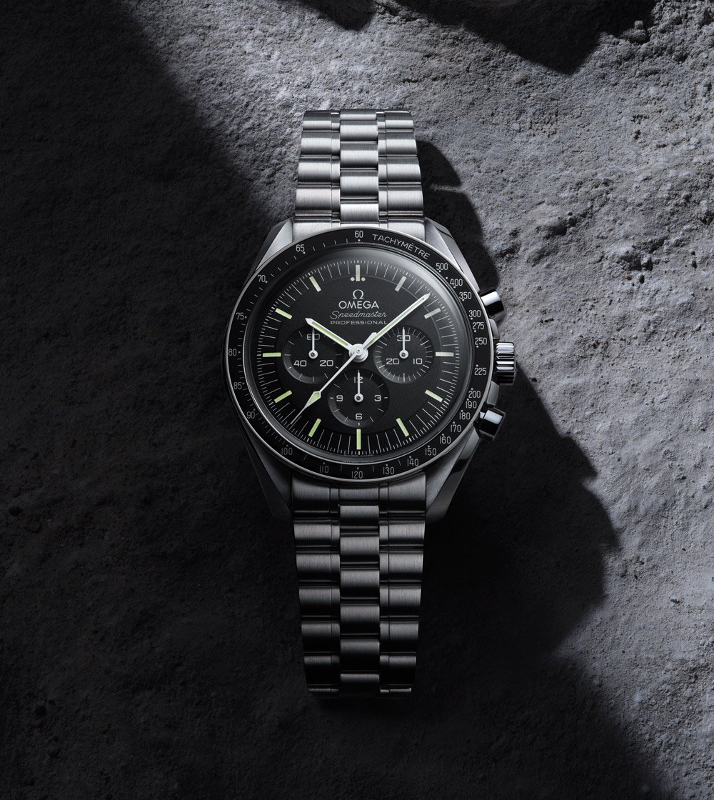 img-header-SP-Moonwatch-Prof-1-2-left_1.jpeg