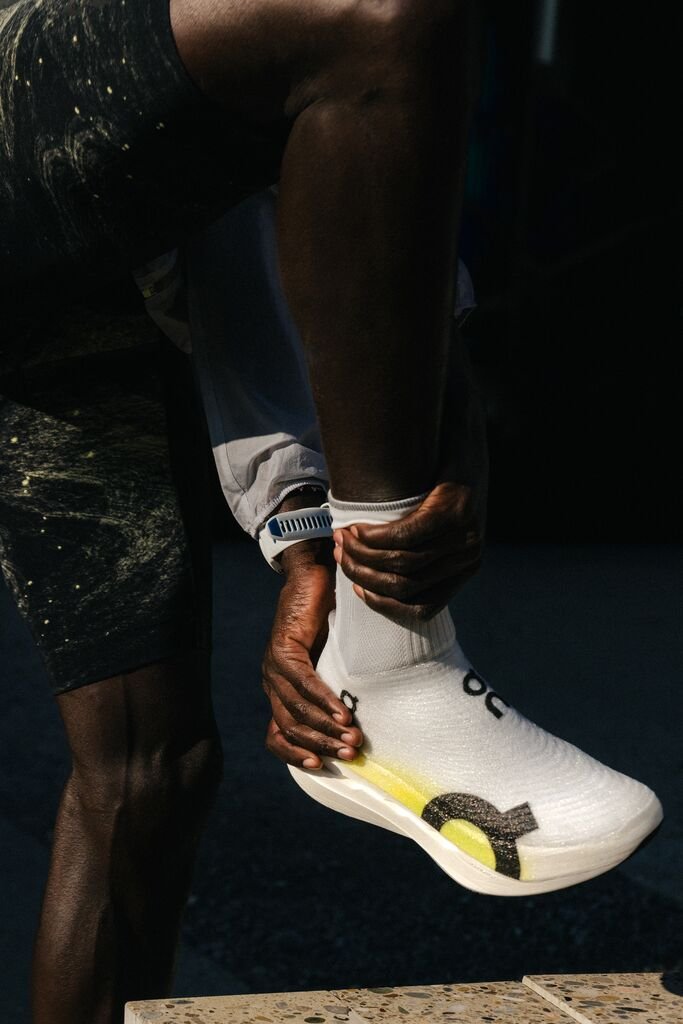 ss25-lightspray-pr-detail_still-cloudboom_strike_ls_people-03.jpg