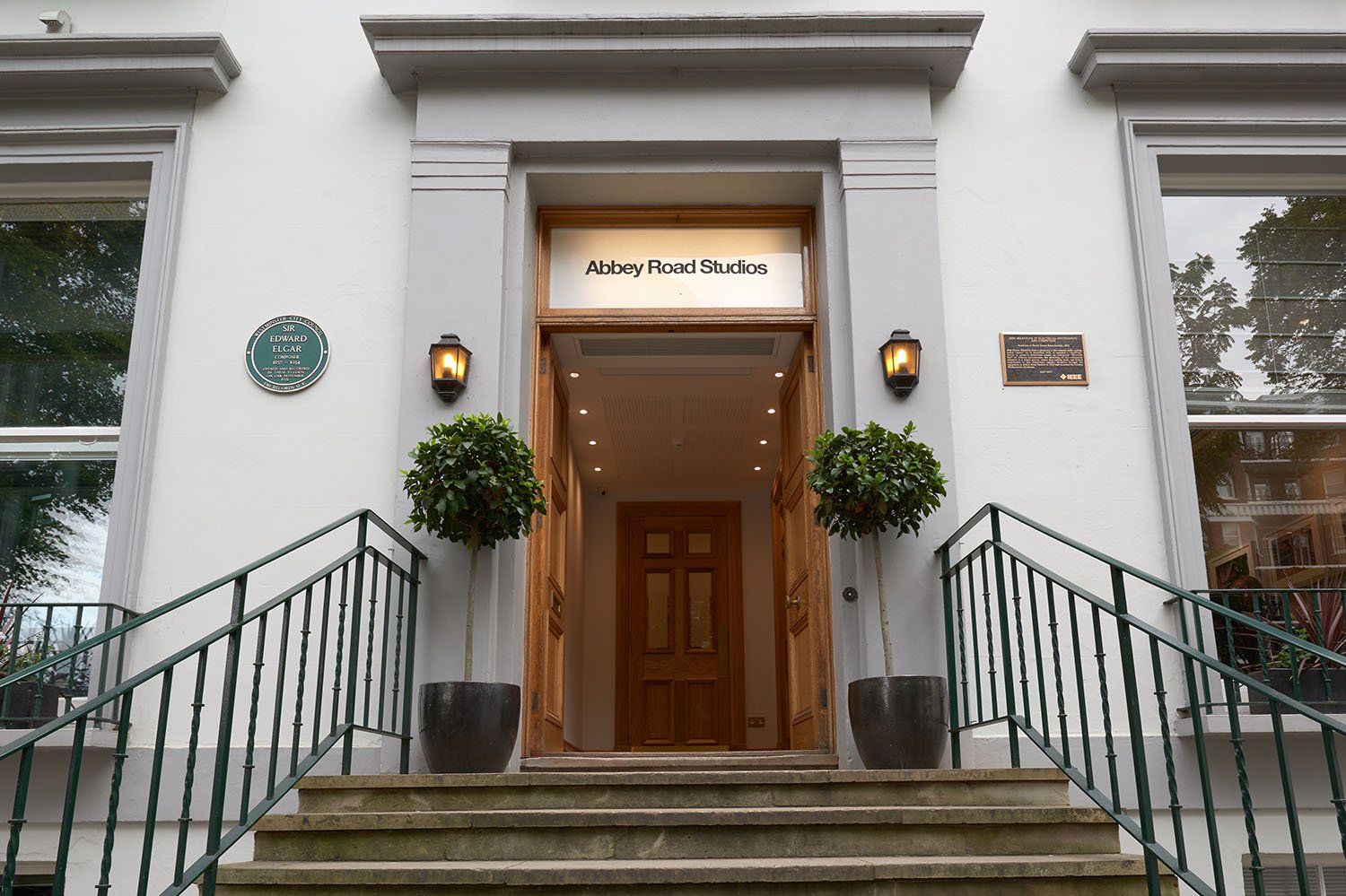 vca_11_Abbey-Road-Studios-Entrance.jpg